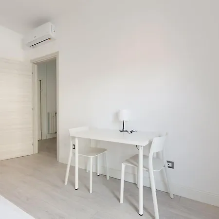 Milan-corso Lodi Cosy With Small Terrace Apartamento *