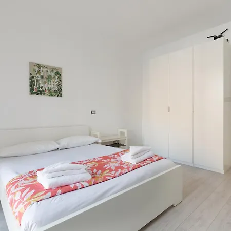 Apartamento Milan-corso Lodi Cosy With Small Terrace
