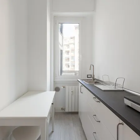 Milan-corso Lodi Cosy With Small Terrace Apartamento *
